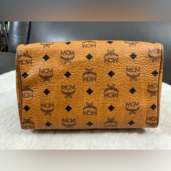 MCM Boston 25 - Picture 8 of 16